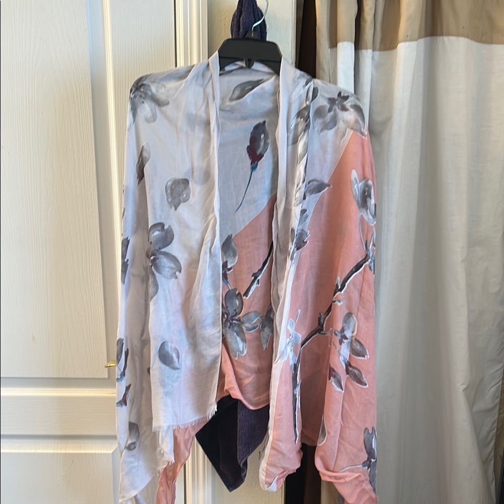 Elegant Pink and Gray Floral Cape with Airy Design